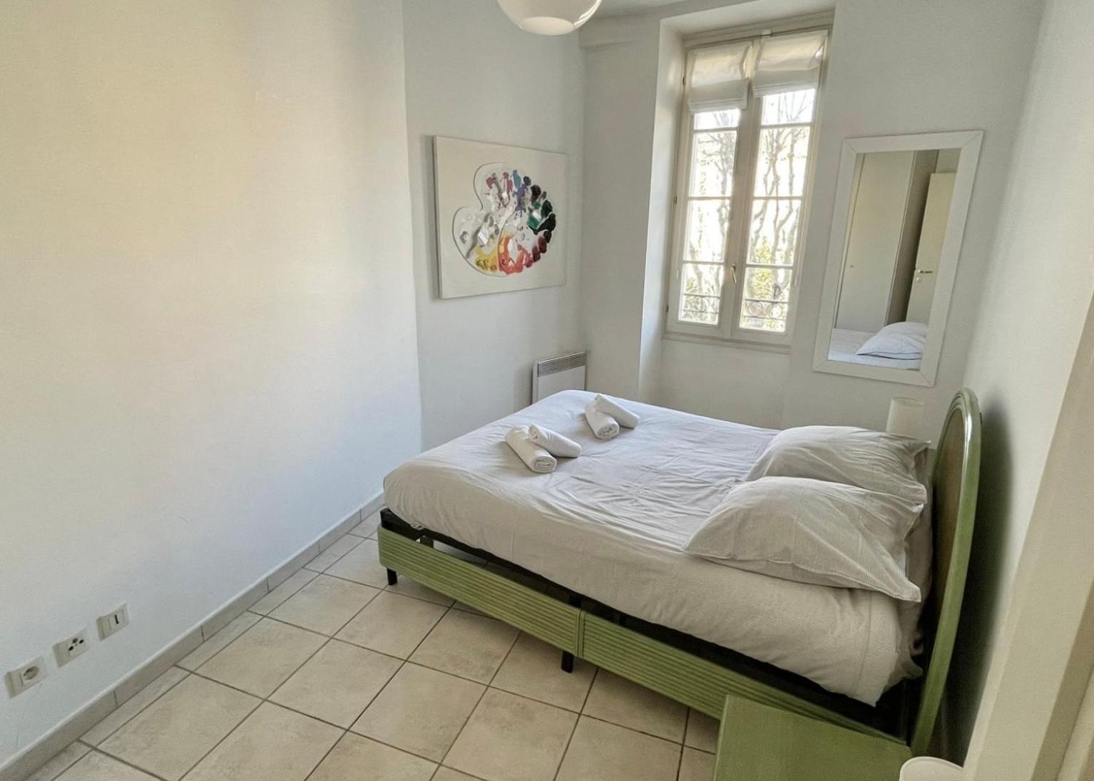 Place Grimaldi, Close To And Restaurants, With Balcony Leilighet *