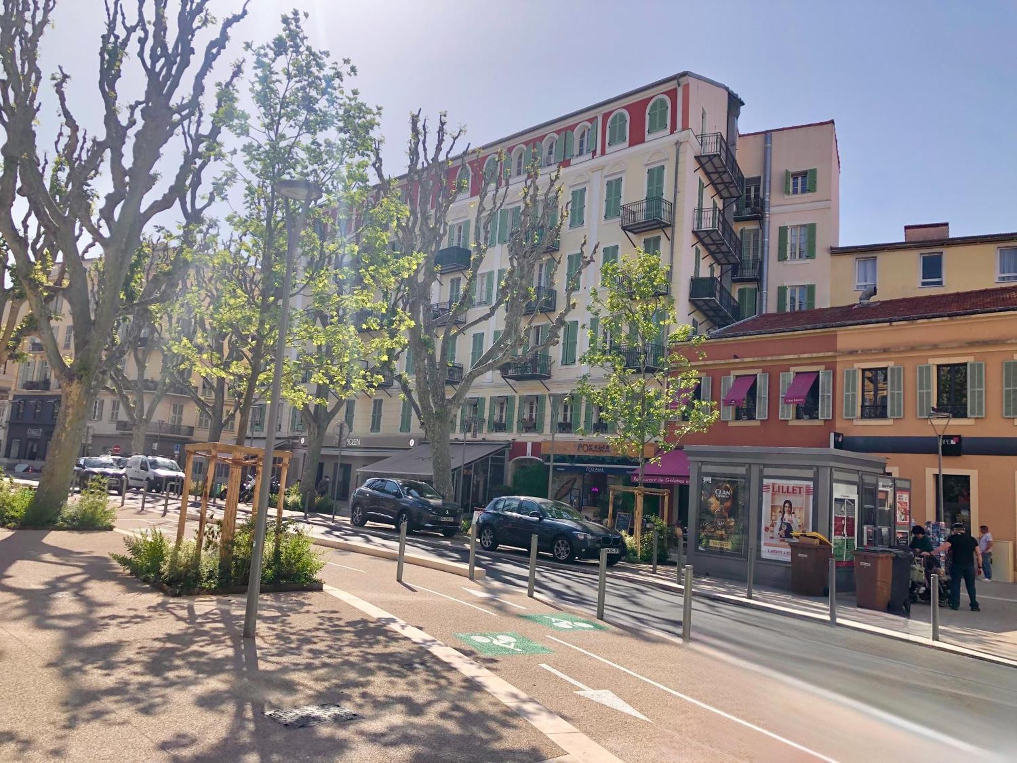 Leilighet Place Grimaldi, Close To And Restaurants, With Balcony