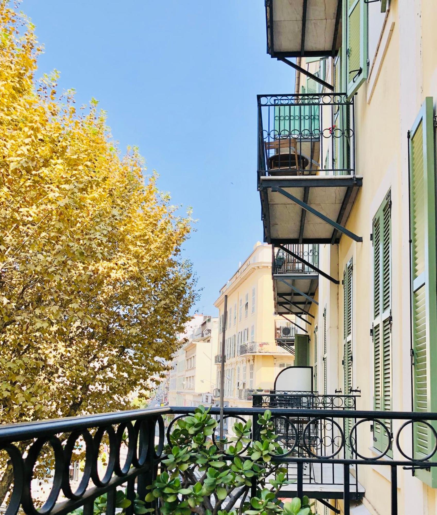 Place Grimaldi, Close To And Restaurants, With Balcony Nice